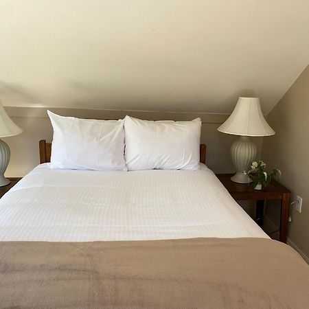 Jenner Inn 객실 사진